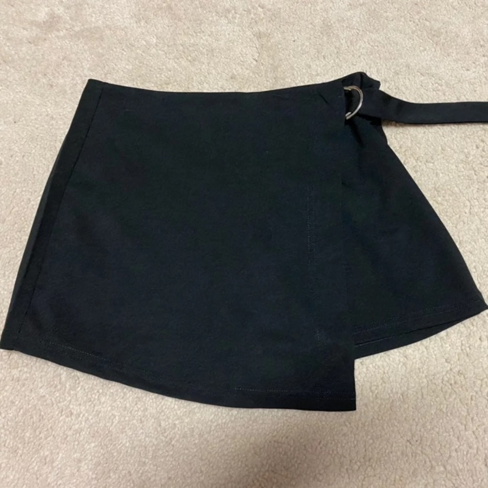Black skort